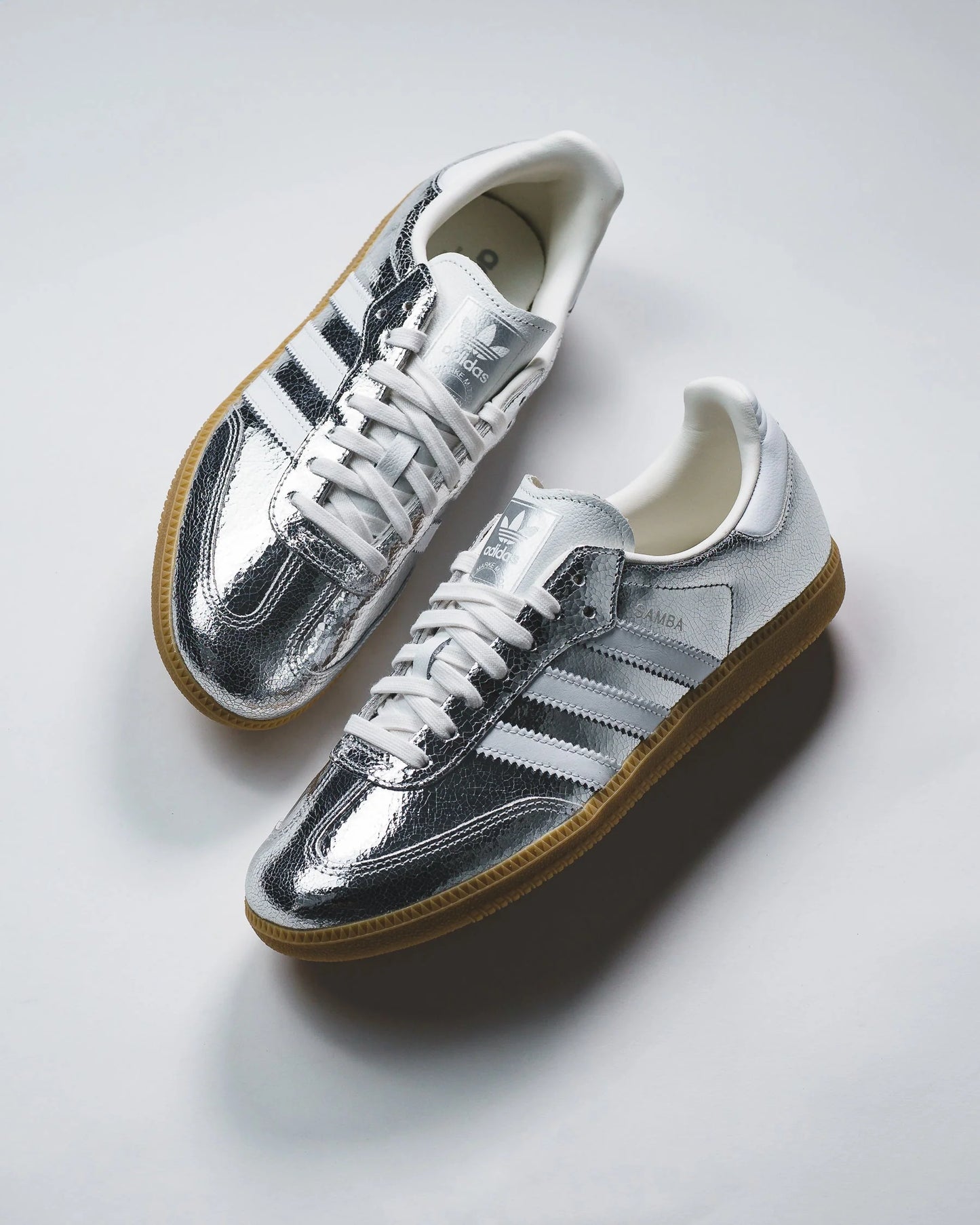 Adidas SAMBA OG low-top sneakers for men and women in SILVER METALLIC/FTWR WHITE/CORE WHITE (JR0035)