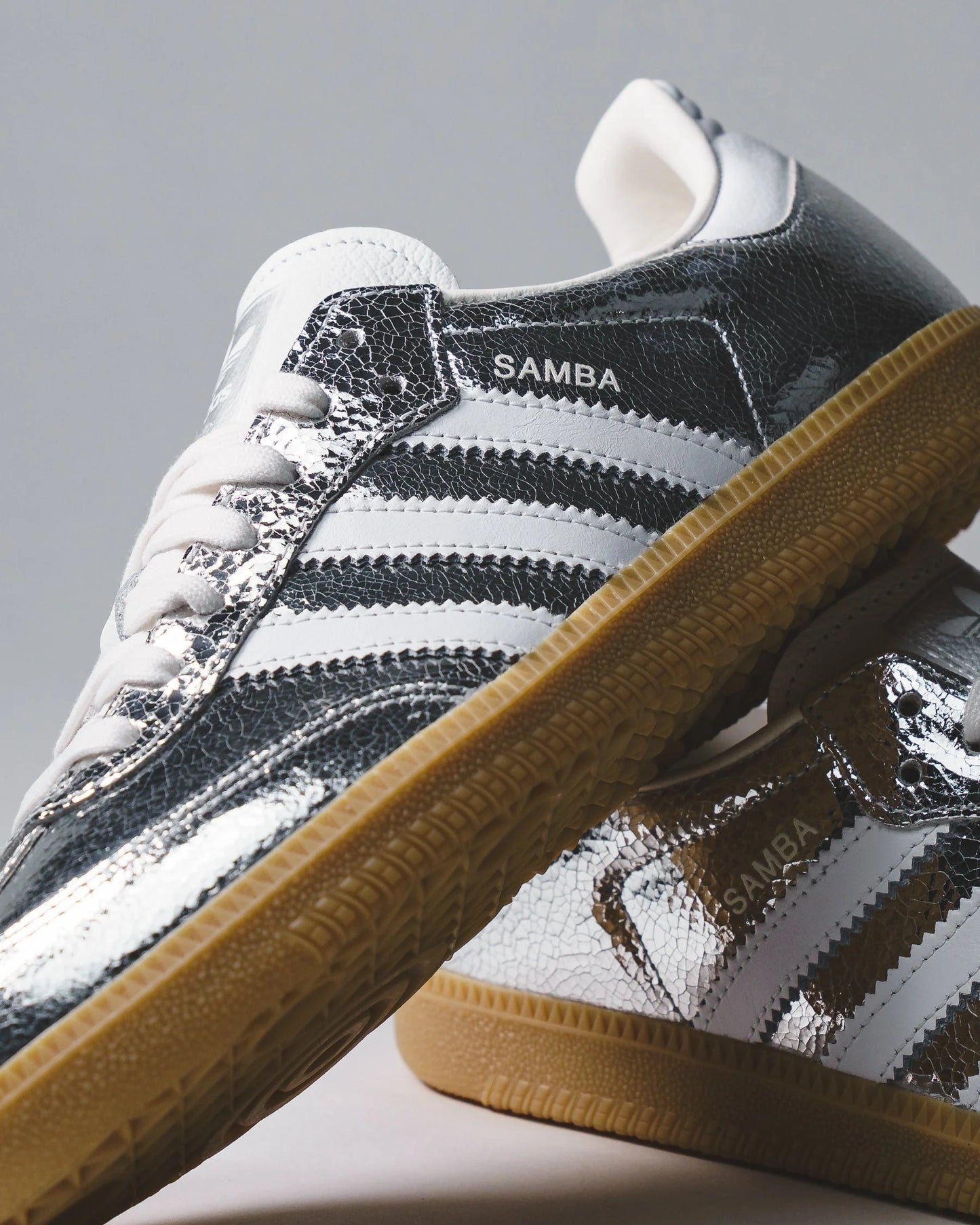 Adidas SAMBA OG low-top sneakers for men and women in SILVER METALLIC/FTWR WHITE/CORE WHITE (JR0035)