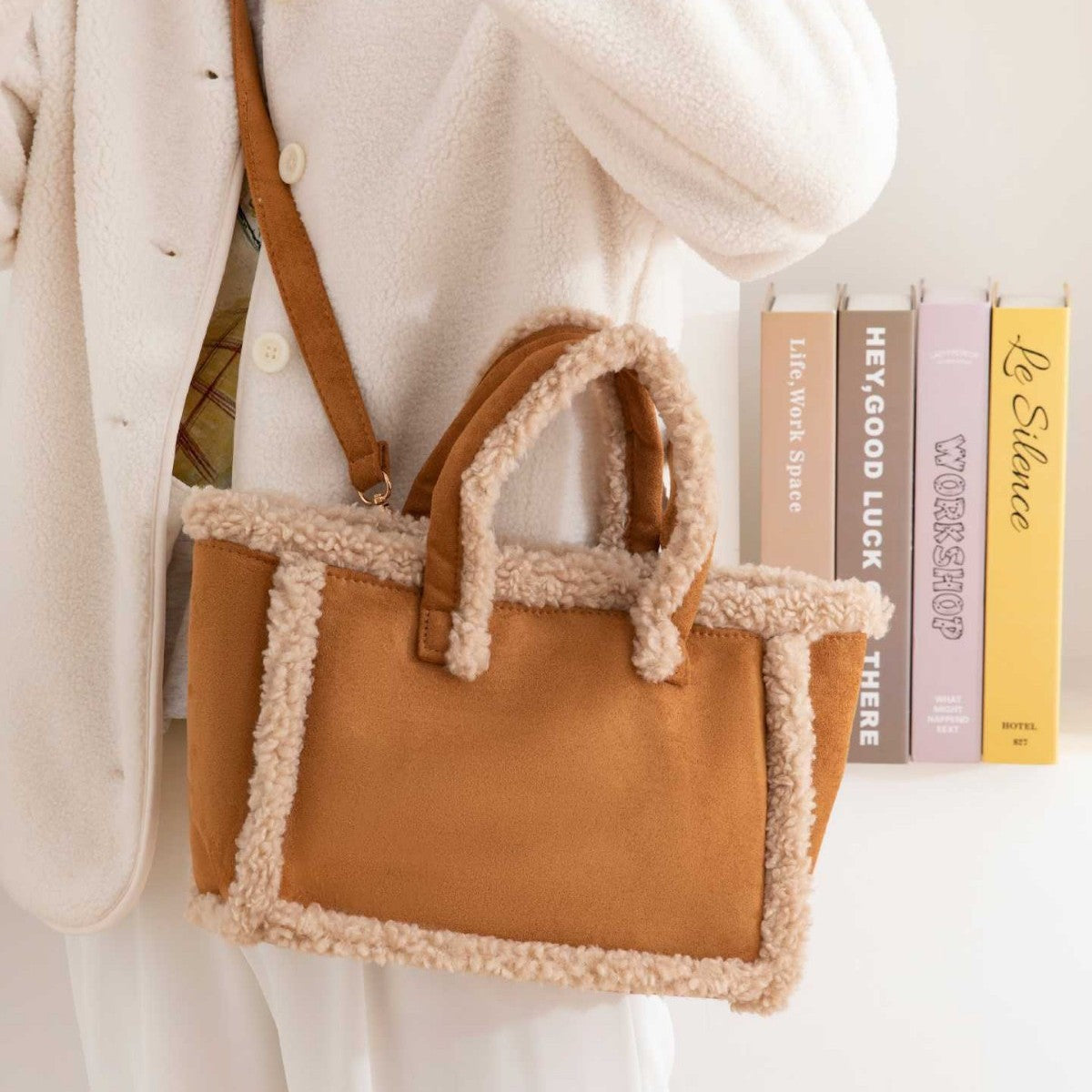 Shearing Crossbody Tote Bag - Memorree