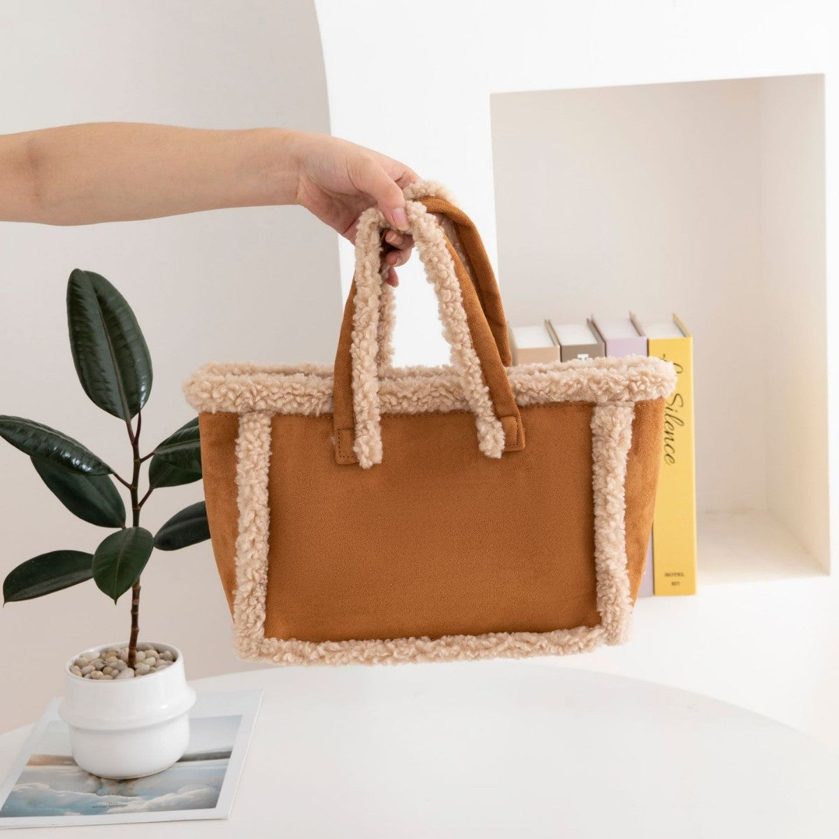 Shearing Crossbody Tote Bag - Memorree